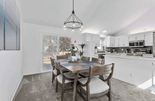 Olathe House | Quiet Spacious Home w/Pool Table,Families or Pets