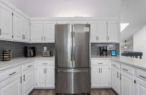 Olathe House | Quiet Spacious Home w/Pool Table,Families or Pets
