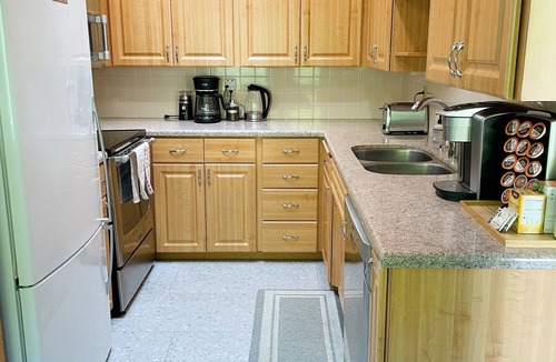 Highland Park House | Quiet & Spacious Mid-Century Modern Retreat in West Seattle. Pet friendly!