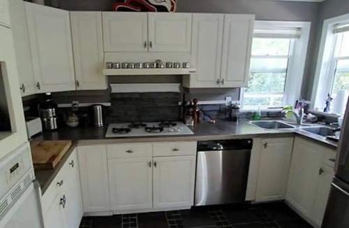 Squamish House | Quiet Squamish Home/5 bdrms/3 bthrms/2 kitchens Chief Views.