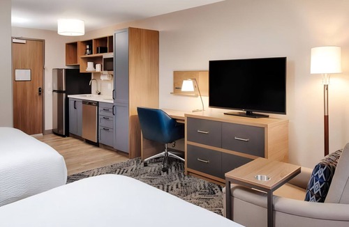 Macomb Hotel | Quiet Studio with Full Kitchen Close to Macomb Center for the Performing Arts