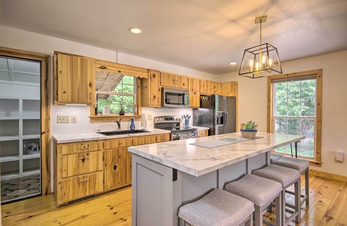 Tignall Cabin | Quiet Tignall Getaway Near Lake w/Boat Dock