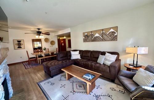 Mammoth Lakes House | Quiet, Updated, Corner Condo in the Village! Parking, Pool & Spa