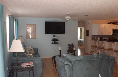 Sanibel House | Quiet Villa in The Villages near Savannah Center and Glenview Golf Course