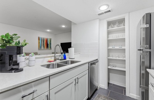 Clarksville Condo | Quiet & Walkable - Stylish Condo With Local Vibe
