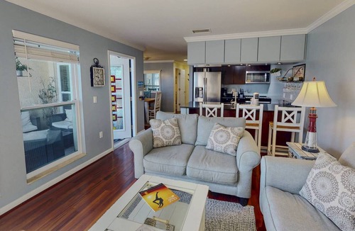 Madeira Beach Condo | Quiet, Waterfront Top Floor Unit-Close to Beach & Dining, Screened In Balcony, Pool & Docks