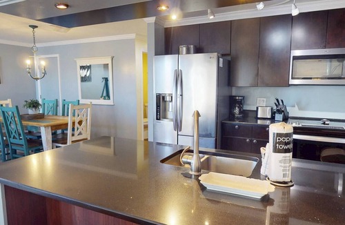 Madeira Beach Condo | Quiet, Waterfront Top Floor Unit-Close to Beach & Dining, Screened In Balcony, Pool & Docks