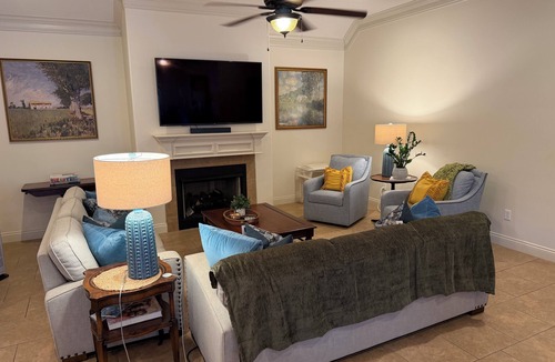 Lake Charles House | Quiet Windsor Court Retreat