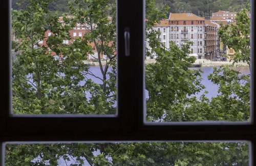 Barakaldo Apartment | Quietness and Comfort next to the Barakaldo Estuary