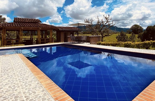 Armenia House | Quindio´s Gem, WiFi,Kiosk,Pool & Nature surrounded
