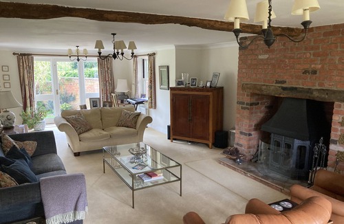 Blakesley House | Quintessential English village House 4 miles from Silverstone circuit, sleeps 8.