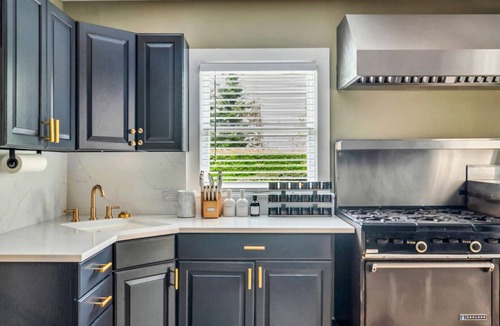 Village of Southampton House | Quintessential Hamptons home with 6 bedrooms (all ensuite bathrooms), open.