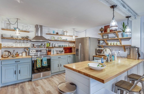 Putnam House | Quintessential New England Home w/Patio & Grill!