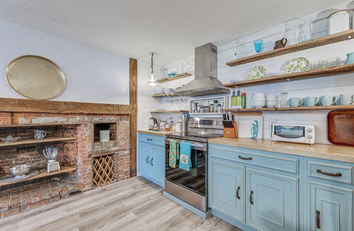 Putnam House | Quintessential New England Home w/Patio & Grill!
