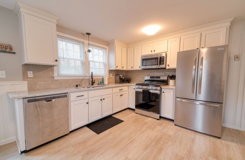 Dennis Port Cottage | Quintessential Renovated Dennisport Cottage - Walk to the beach!