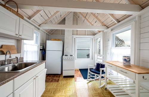 Mid-Coast and Islands Cottage | Quintessential seaside cottage in beautiful Pott's Point