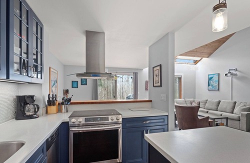 Warren Condo | Quintessential Vermont Mtn. Escape with with Pool, Grill, Pickleball