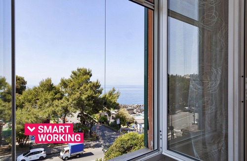 Quinto al Mare Apartment | Quinto Seaview Apartment by Wonderful Italy
