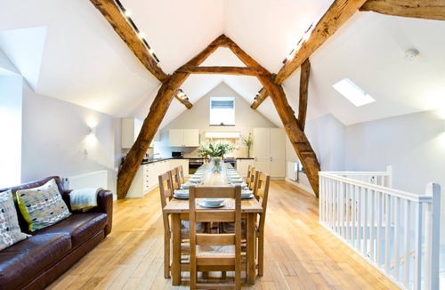Hurdlow House | Quirky barn conversion, sleeps 8 in 4 bedrooms, near to the High Peak Trail.