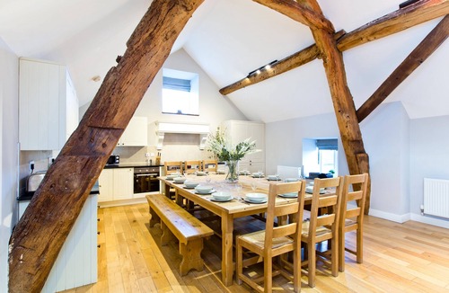 Hurdlow House | Quirky barn conversion, sleeps 8 in 4 bedrooms, near to the High Peak Trail.