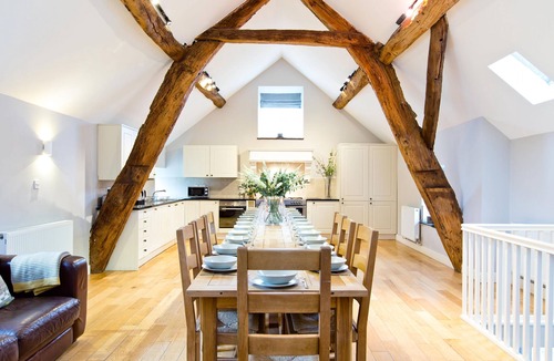 Hurdlow House | Quirky barn conversion, sleeps 8 in 4 bedrooms, near to the High Peak Trail.