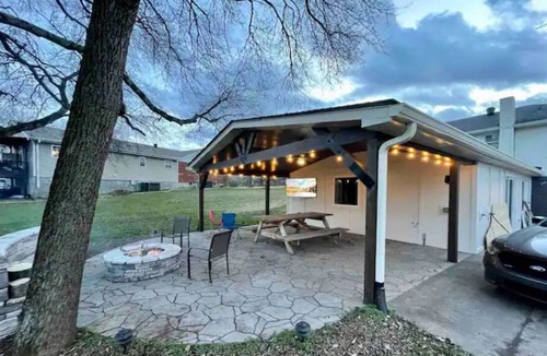 Madison House | Quite 2bed/1bath hideaway on spacious lot