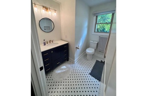 Madison House | Quite 2bed/1bath hideaway on spacious lot