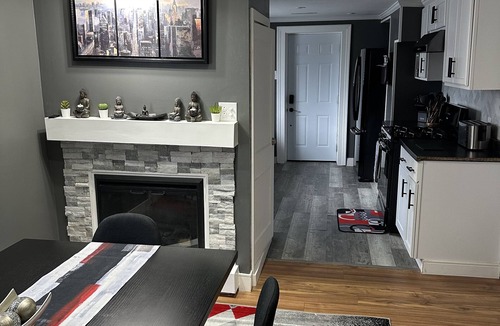 Morgantown House | Quite and Peaceful Modern Home Away From Home in the Mountain State!!!!