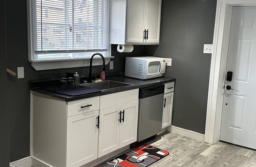Morgantown House | Quite and Peaceful Modern Home Away From Home in the Mountain State!!!!