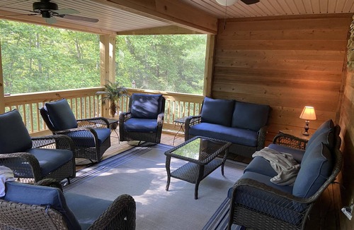 Sloans Valley Cabin | Quite Cabin in Lake Cumberland Resort Burnside, KY. Screened Porches & Hot Tub