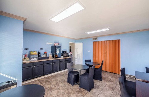 Barstow Hotel | Quite One Queen Deluxe Room Near Route 66 Museum - Perfect for Tourist