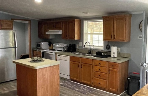 Heath House | Quite, private 4 bed room 2 full bath home located in Newark oh. Sleeps 12.