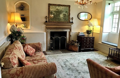 Faringdon House | QUNITESSENITALLY ENGLISH MANOR SLEEPS 20 , HOT TUB, BBQ, WILD SWIMMING , BOATING