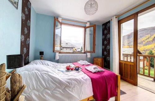 Saint-Marcel Ski Chalet | Résidence Saint Marcel - Chalet familial · Centre village de St Marcel · Terrasse ouest MAE-2924