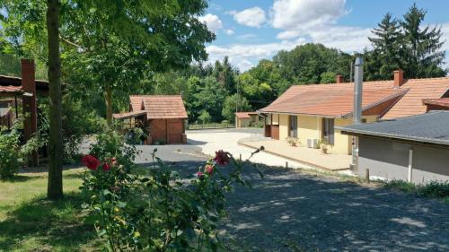 Tekenye Apartment | Rózsakert Apartman