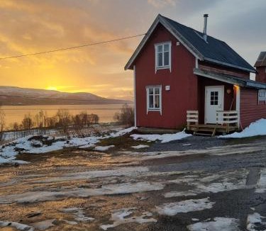 Lenvik House | Rødstua