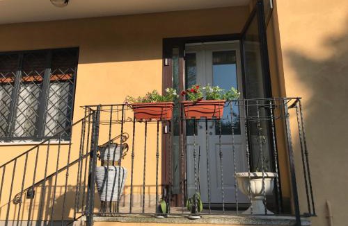 Montale House | R&B MiDora Montale