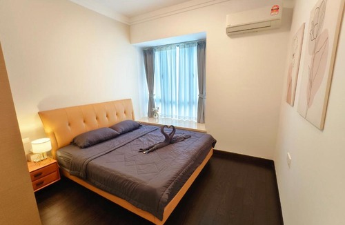 Central District Apartment | R&F Sea View 2BR New Luxury Design 5pax, Pet Friendly 1CP Netflix I CIQ RTS High Floor Unblock Super Sea View