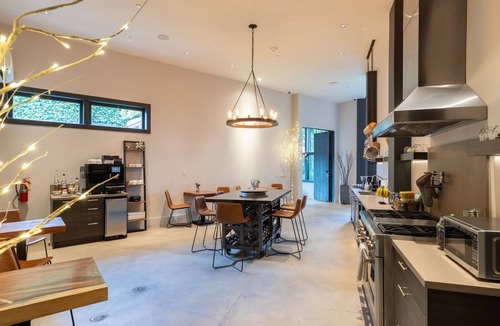 Downtown Napa Bed & Breakfast | R Inn Napa