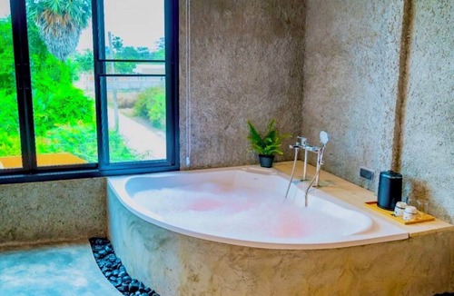 Phetchaburi Hotel | R Resident Resort