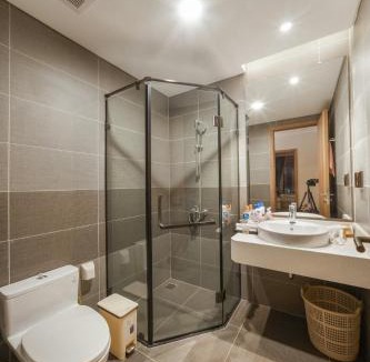 Van Giang Apartment | R3 Onsen - Workspace - Panorama Swanlake View - 3BRs