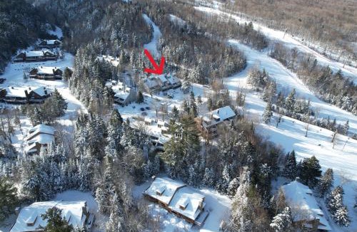 Carroll Villa | R5 Completely renovated Bretton Woods condo AC unbeatable SKI-IN SKI-OUT location Fast wifi