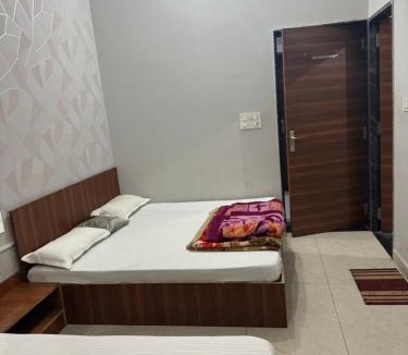 Salasar House | RADHA DEVI GUEST House