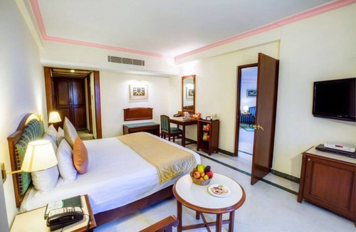 Arumbakkam Hotel | Radha Regent
