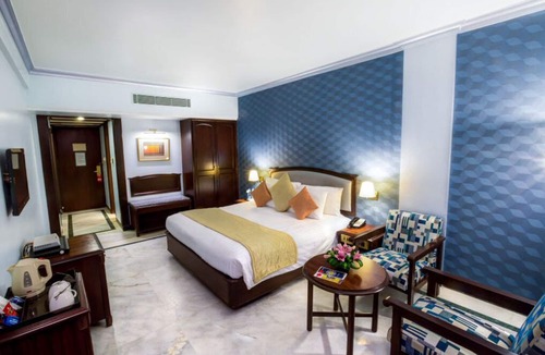 Arumbakkam Hotel | Radha Regent