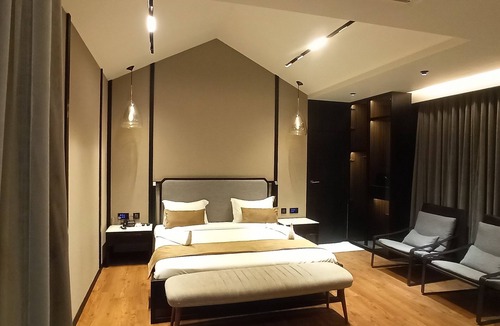 Ahmedabad Hotel | Radhe Upavan Resort