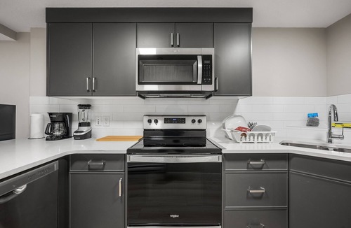 Calgary House | Radiant 2bedroom, 1bath Suite, in Calgary central area, off 17th Ave SE,Downtown