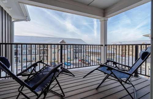 Whitestown Apartment | Radiant Vibes Spacious 2BR 2BA 2 King Beds Gym WFH