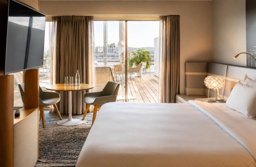 Bassins a Flot Hotel | Radisson Blu Bordeaux