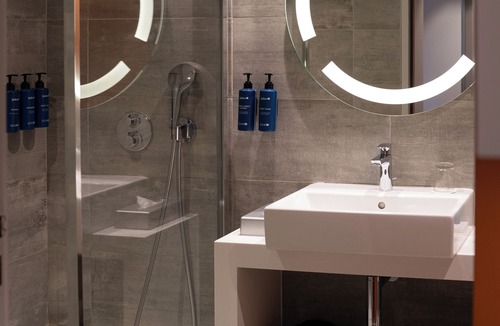 Bassins a Flot Hotel | Radisson Blu Bordeaux